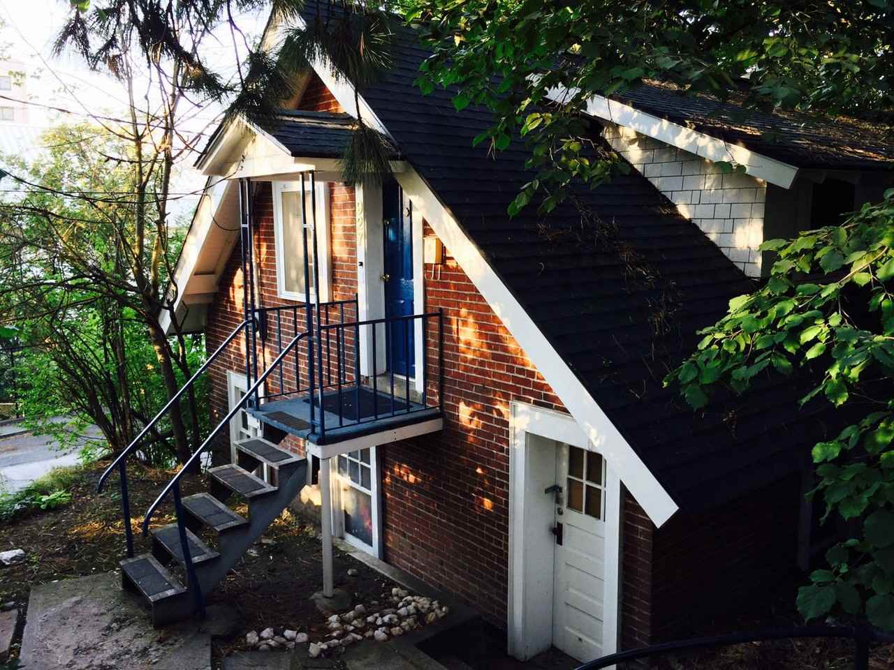 607 S Monroe St - Photo 3 of 9