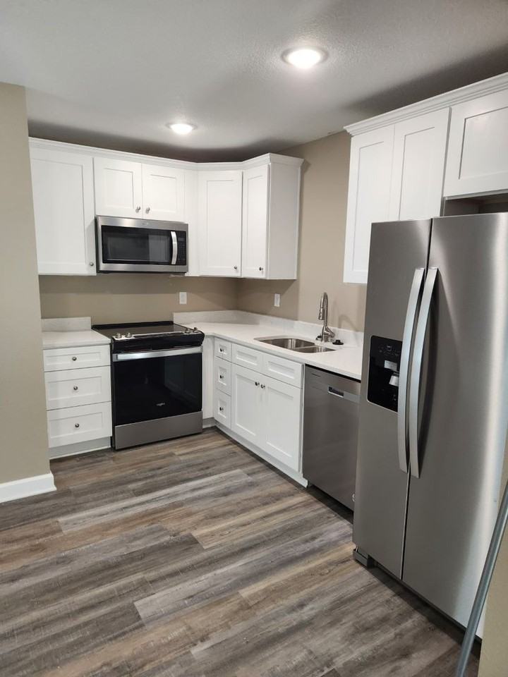 1213 Pebblecreek Drive - Photo 2 of 15