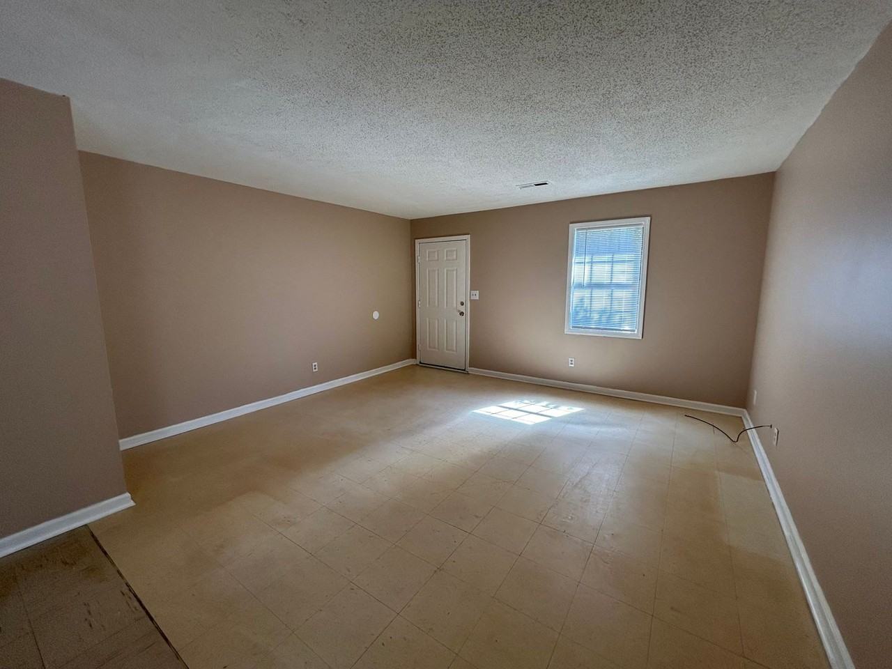 9 Tina Dr - Photo 2 of 7