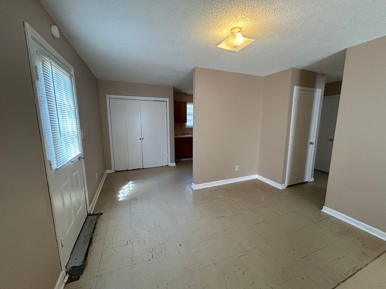 9 Tina Dr - Photo 3 of 7