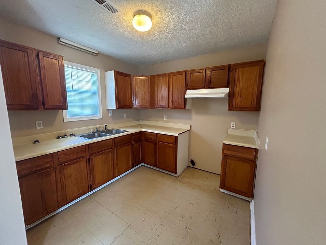 9 Tina Dr - Photo 4 of 7