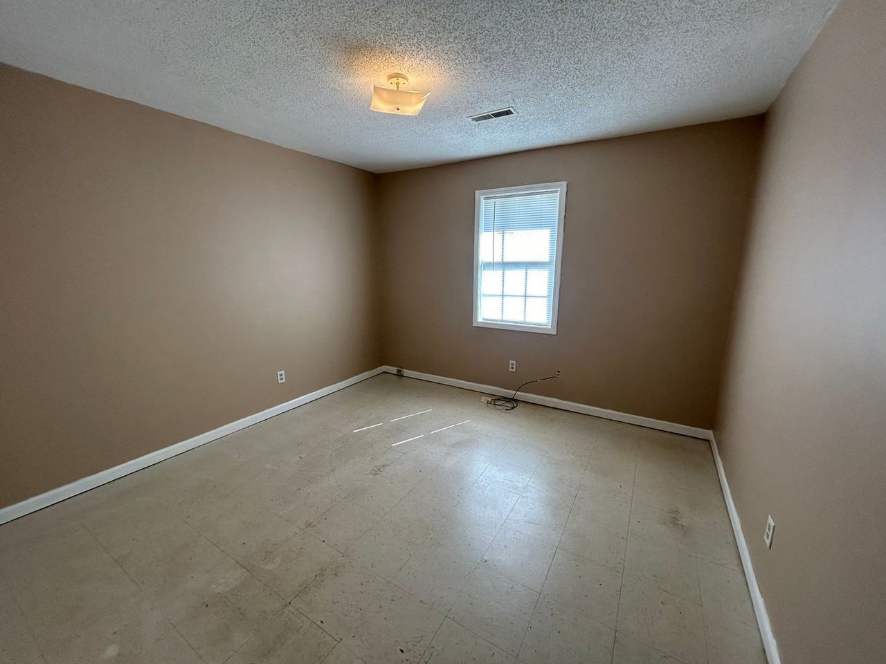 9 Tina Dr - Photo 5 of 7