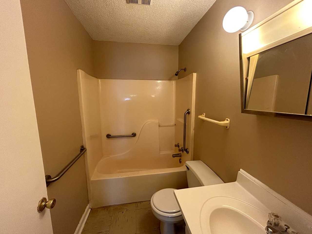 9 Tina Dr - Photo 6 of 7