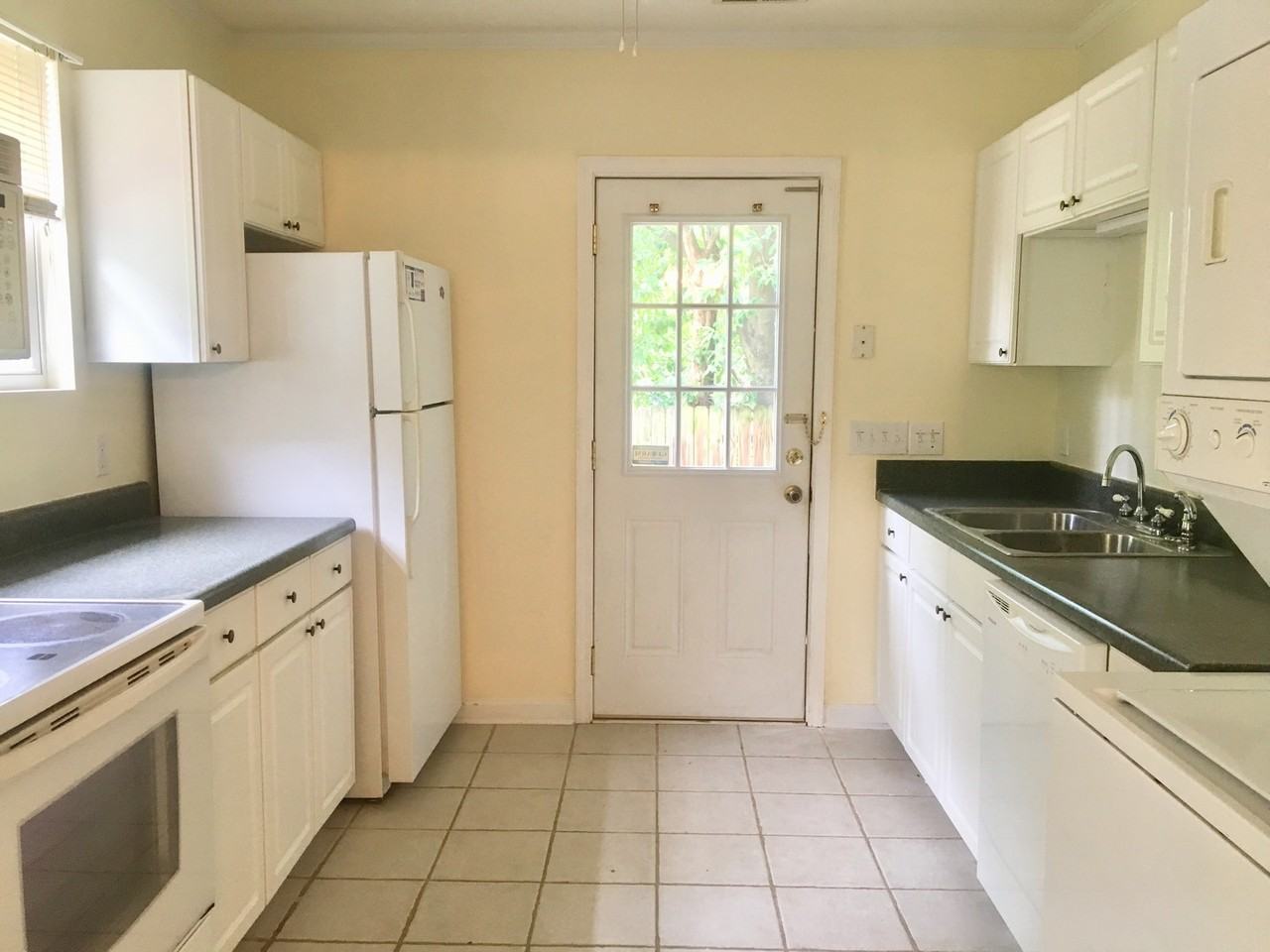 2725 Kingswood Dr - Photo 4 of 18