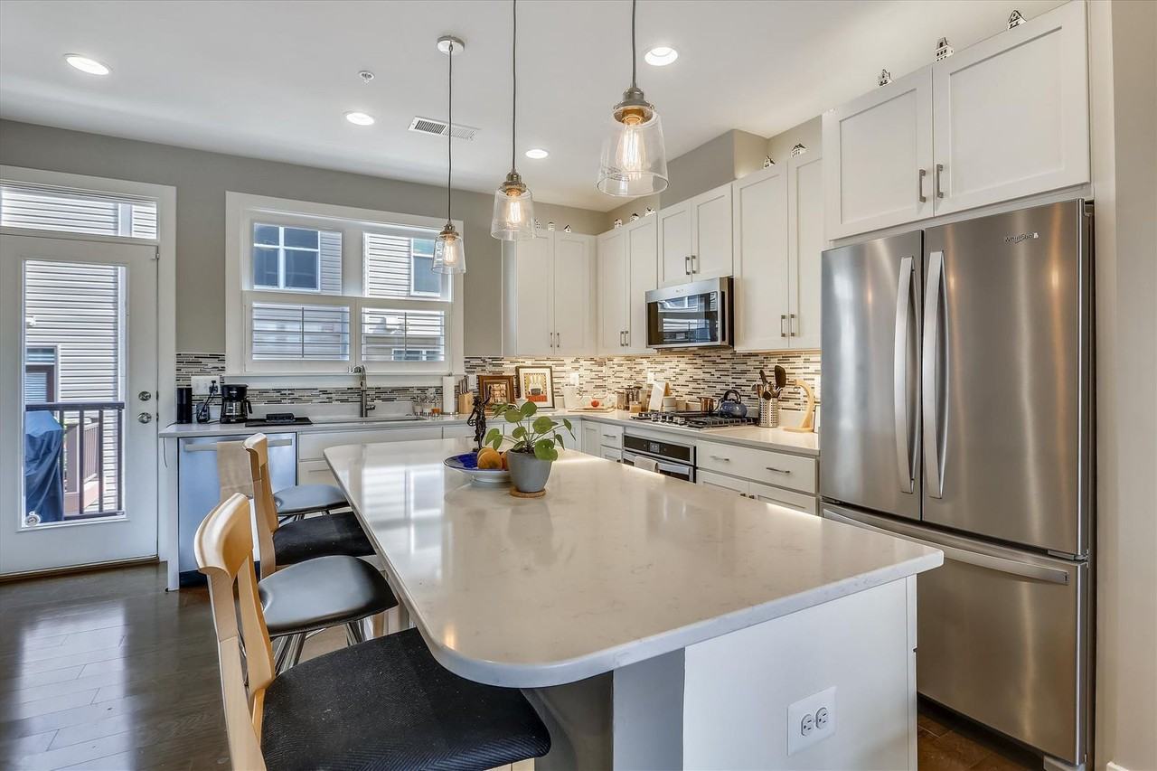 8052 Red Hook St - Photo 2 of 50