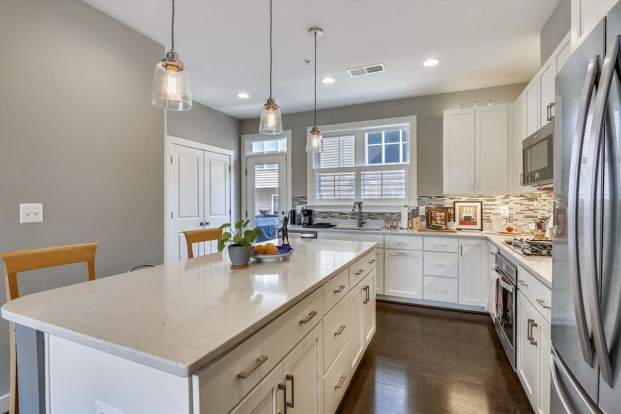 8052 Red Hook St - Photo 3 of 50