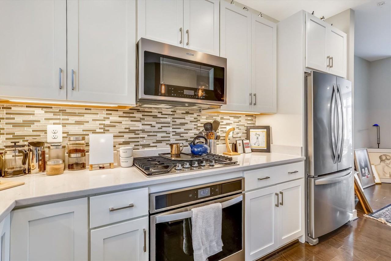 8052 Red Hook St - Photo 4 of 50