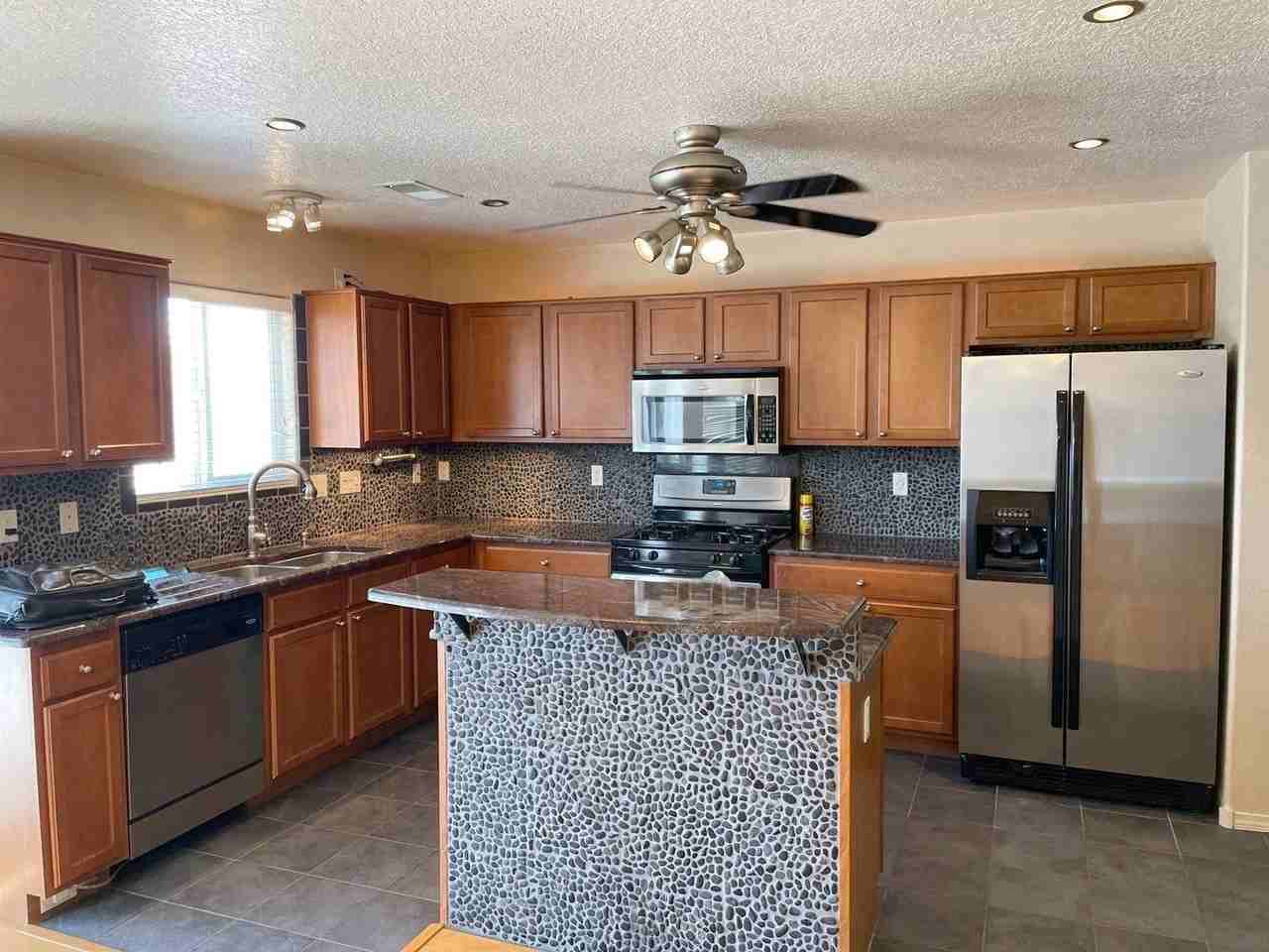 1809 Black Gold St Se - Photo 3 of 26