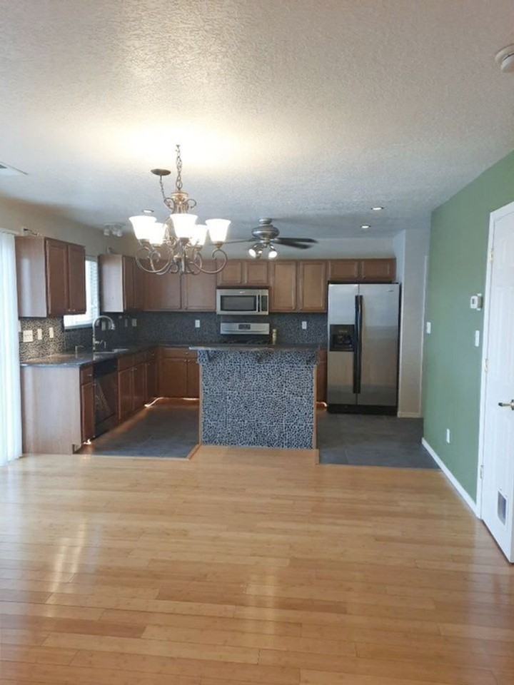 1809 Black Gold St Se - Photo 4 of 26