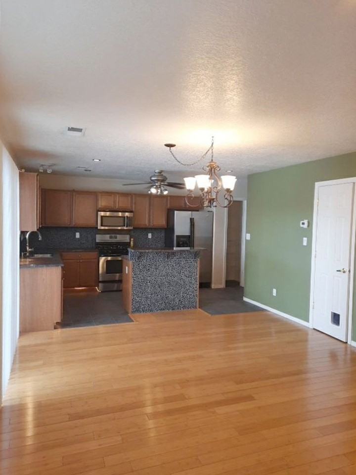 1809 Black Gold St Se - Photo 7 of 26