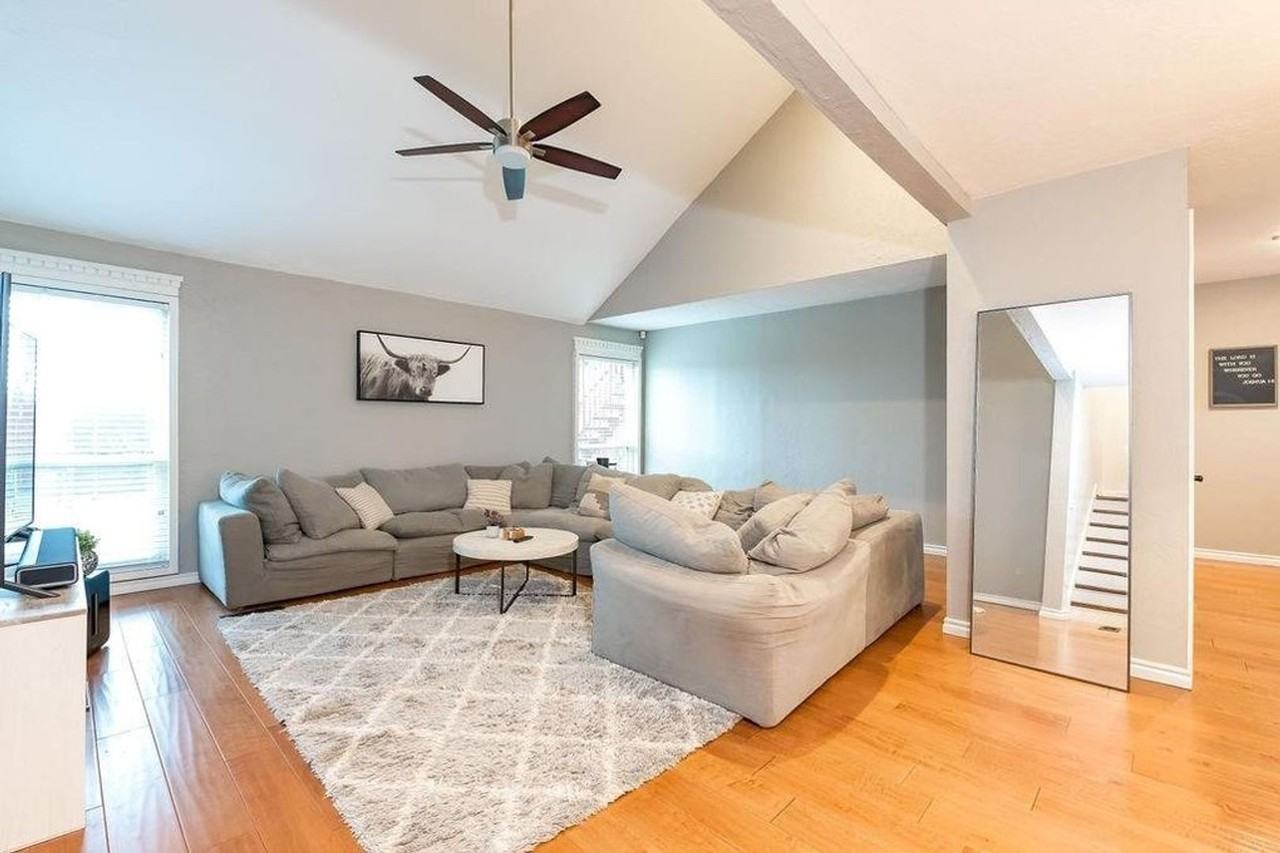 301 Southeast 34th Street - Photo 4 of 35