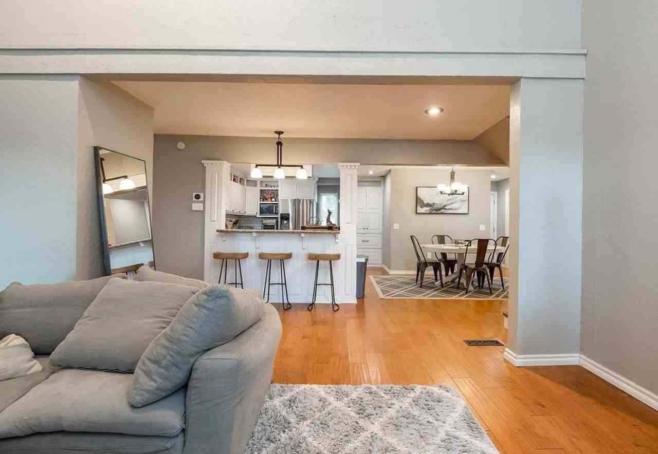 301 Southeast 34th Street - Photo 6 of 35