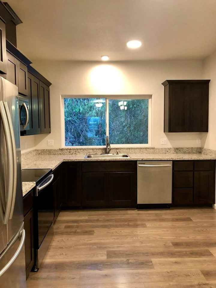 J719 - Photo 3 of 13