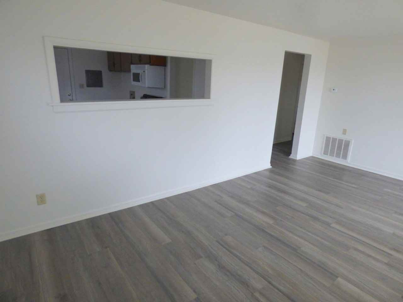 308 Pursley Dr - Photo 4 of 16