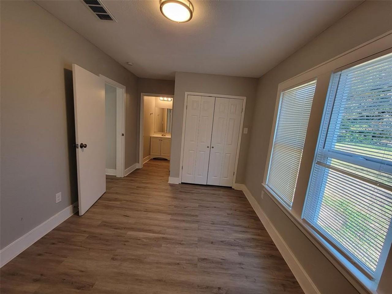 801 S Travis Ave - Photo 2 of 11