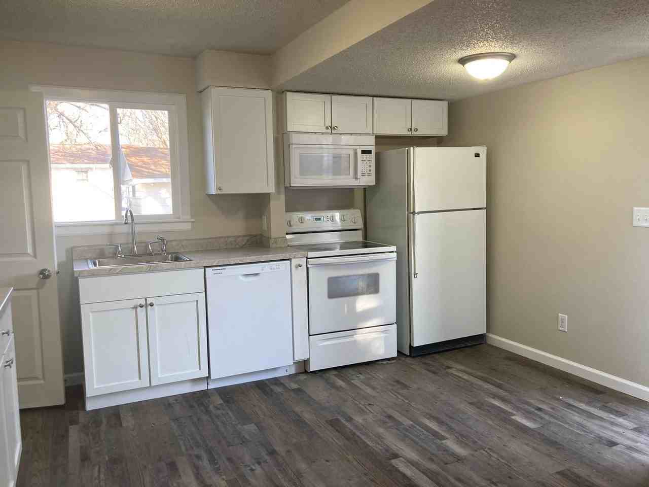 3419 E 36th Ct - Photo 3 of 17