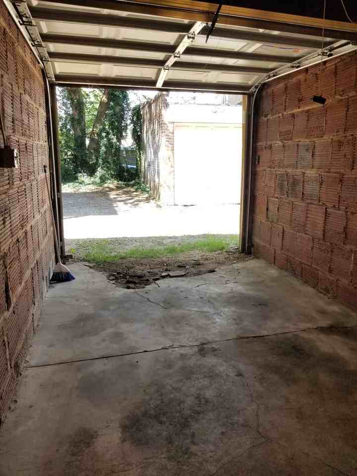 Spacious Two Bedroom Located in The Museum District - Photo 6 of 6