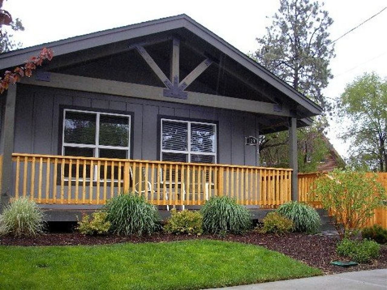 139 Se Heyburn St - Photo 2 of 15