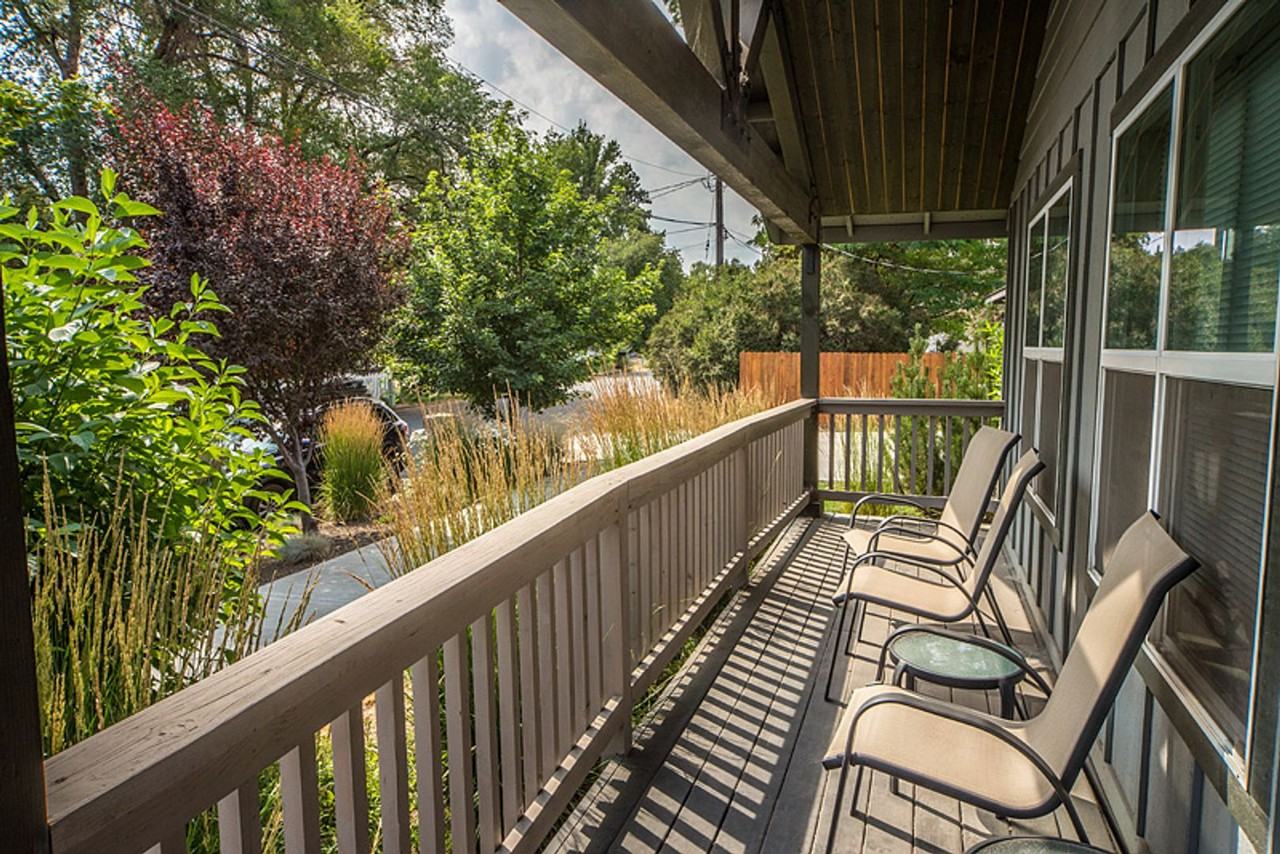 139 Se Heyburn St - Photo 3 of 15