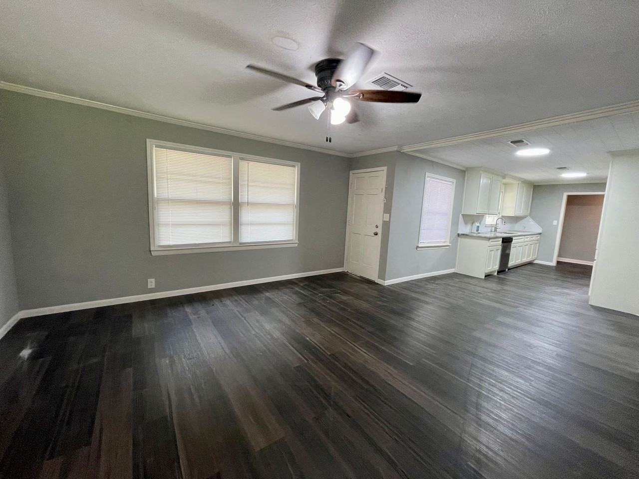 890 Chestnut St - Photo 3 of 15