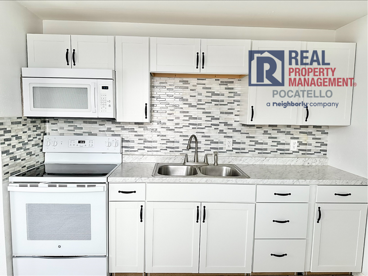 402 Park Ave. - Photo 2 of 14