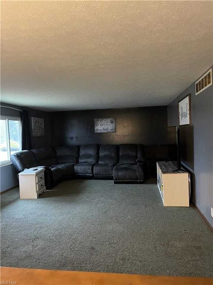 1011 Turkey Foot Rd - Photo 2 of 9