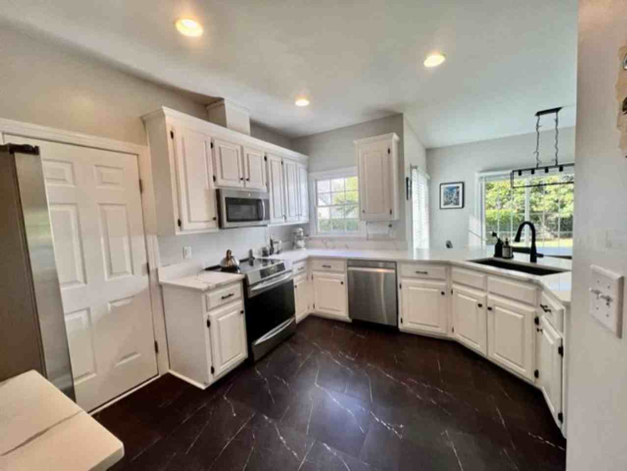 9900 Mountain Berry Ct - Photo 3 of 33