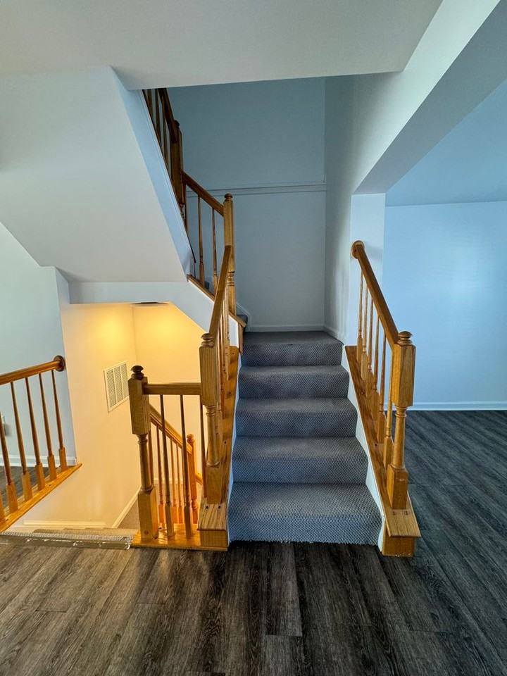7102 Finch Ln - Photo 3 of 30