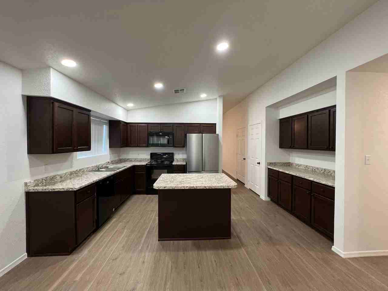7933 E 46th St - Photo 7 of 29