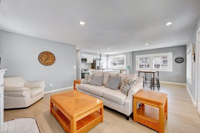 1858 S Lincoln St - Photo 2 of 25