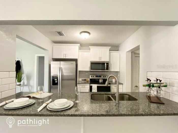 1241 Nicholson St - Photo 3 of 21