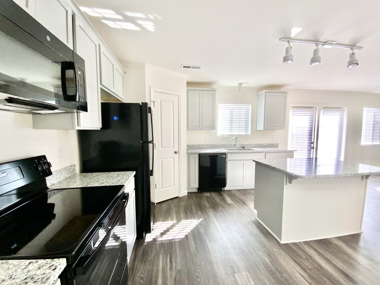 3912 Bissett Way #NA - Photo 5 of 50