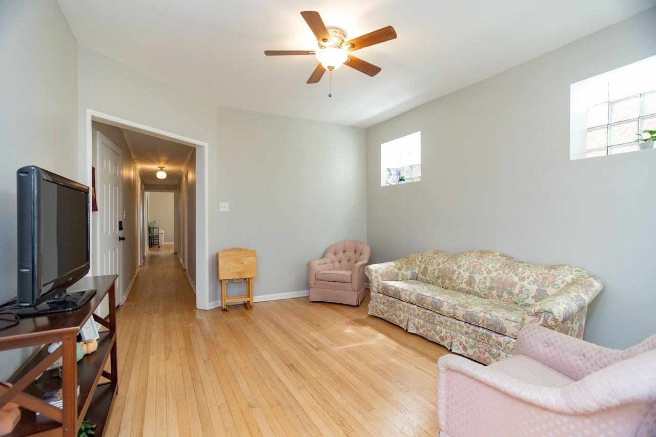 6449 N Lakewood Ave #1 - Photo 5 of 17