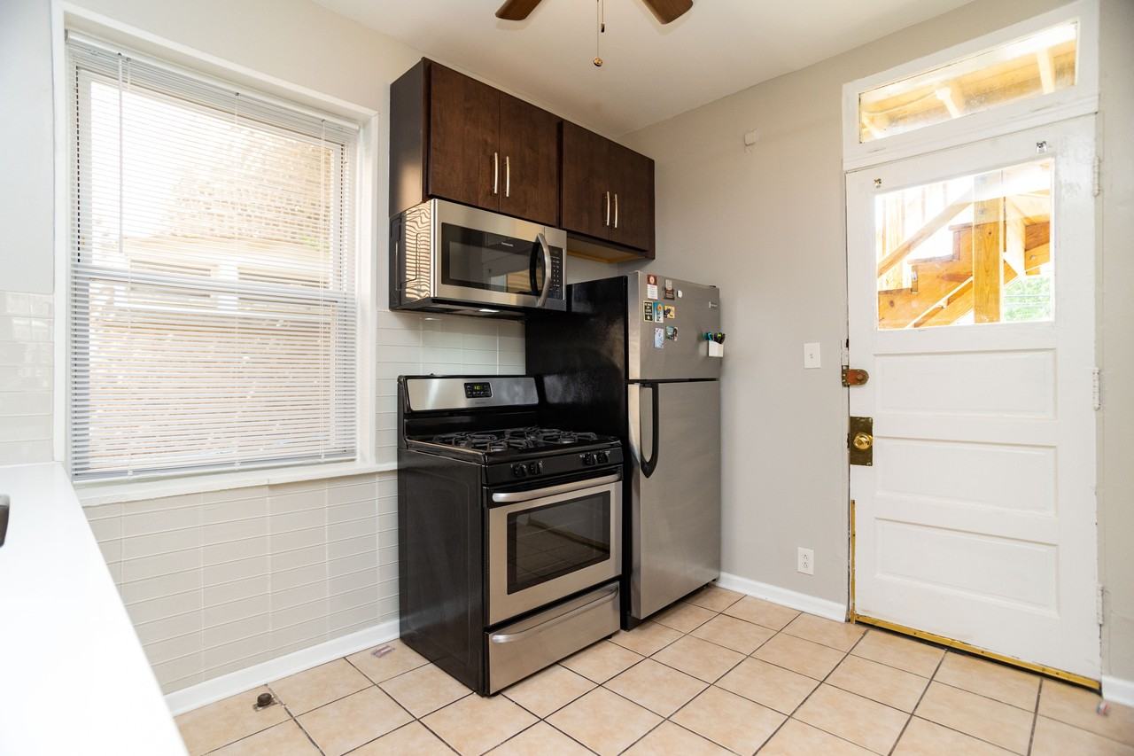 6449 N Lakewood Ave #1 - Photo 7 of 17