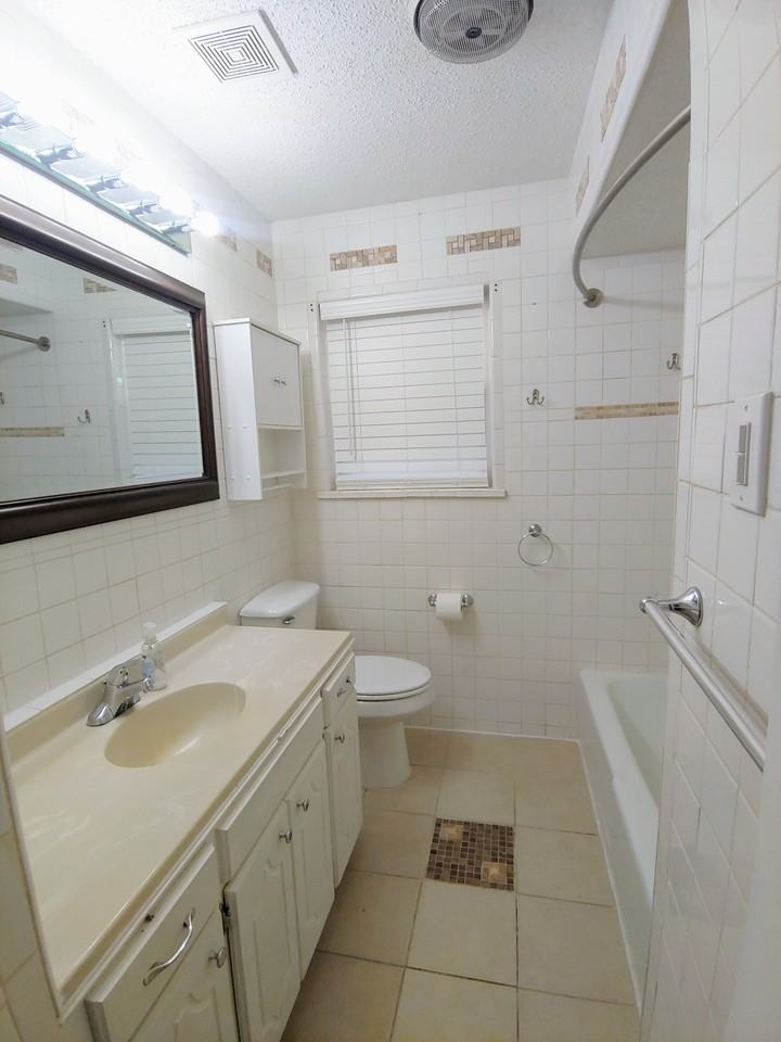212 Se Surrey Pl #NA - Photo 5 of 18