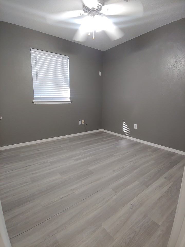 212 Se Surrey Pl #NA - Photo 7 of 18