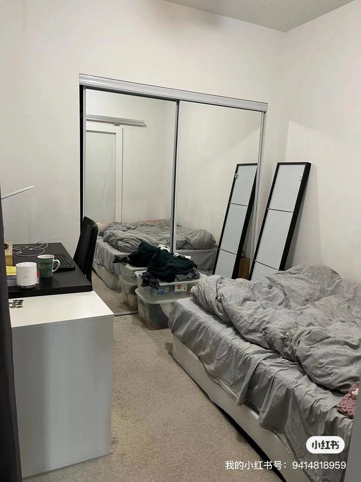 832 Bay St - Photo 2 of 5