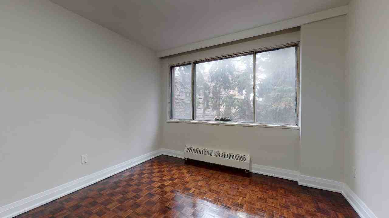 765 Browns Line - Photo 4 of 9