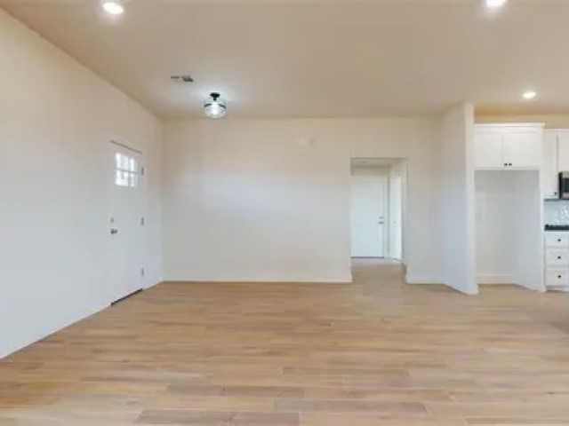 12031 Ne Stone Ridge Ln #1 - Photo 4 of 23