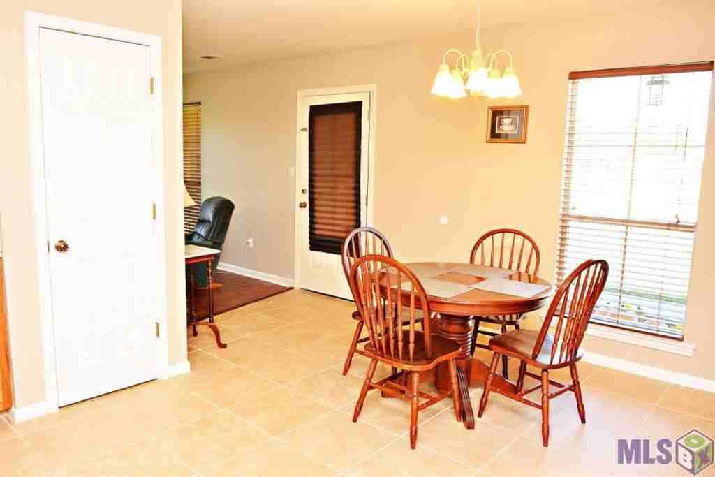 10124 Nashville Ct #1 - Photo 5 of 11