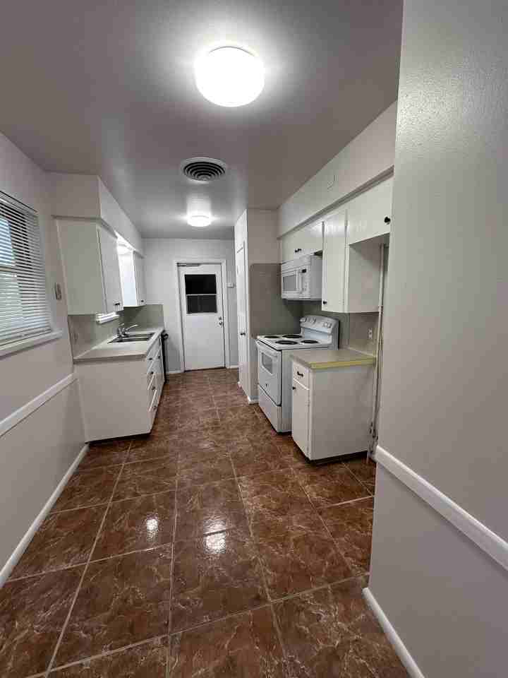 4926 Calvin Dr #1 - Photo 3 of 18