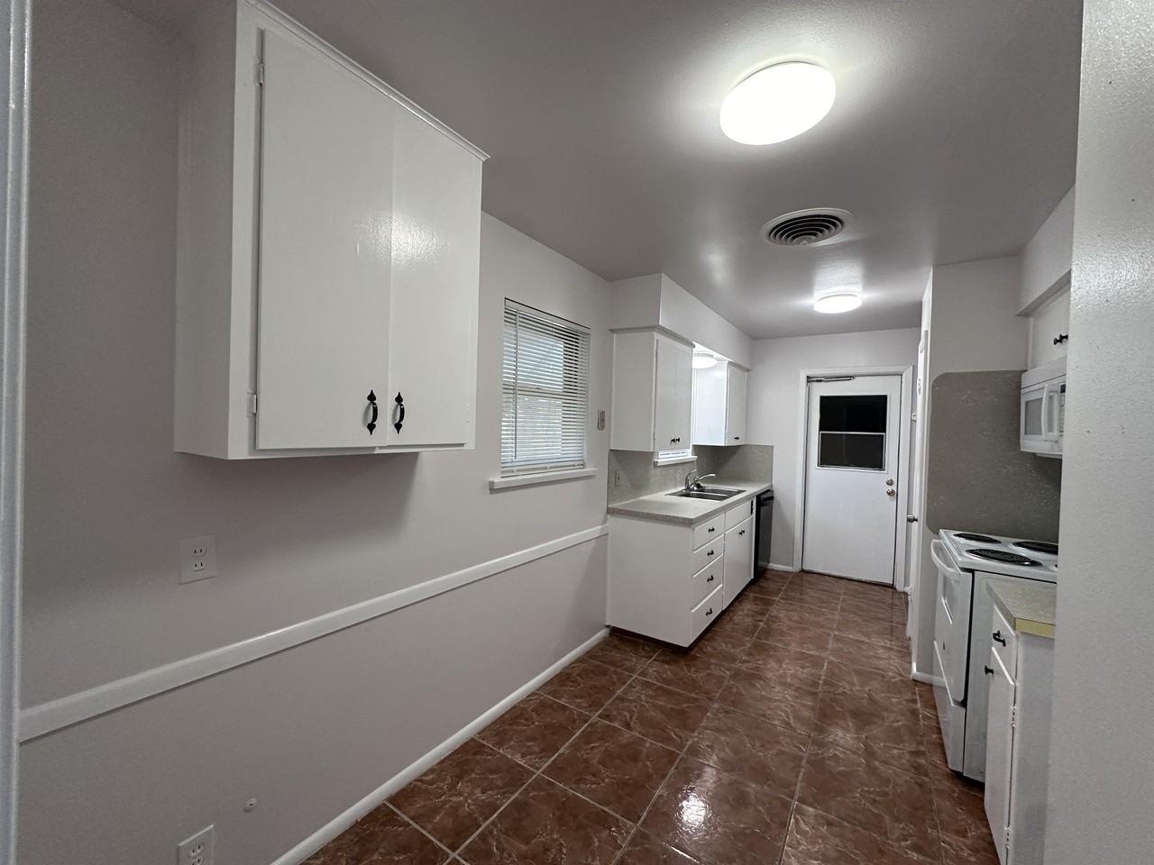 4926 Calvin Dr #1 - Photo 4 of 18