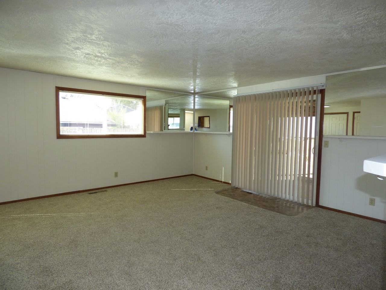 2081 Elmwood Dr S - Photo 2 of 15
