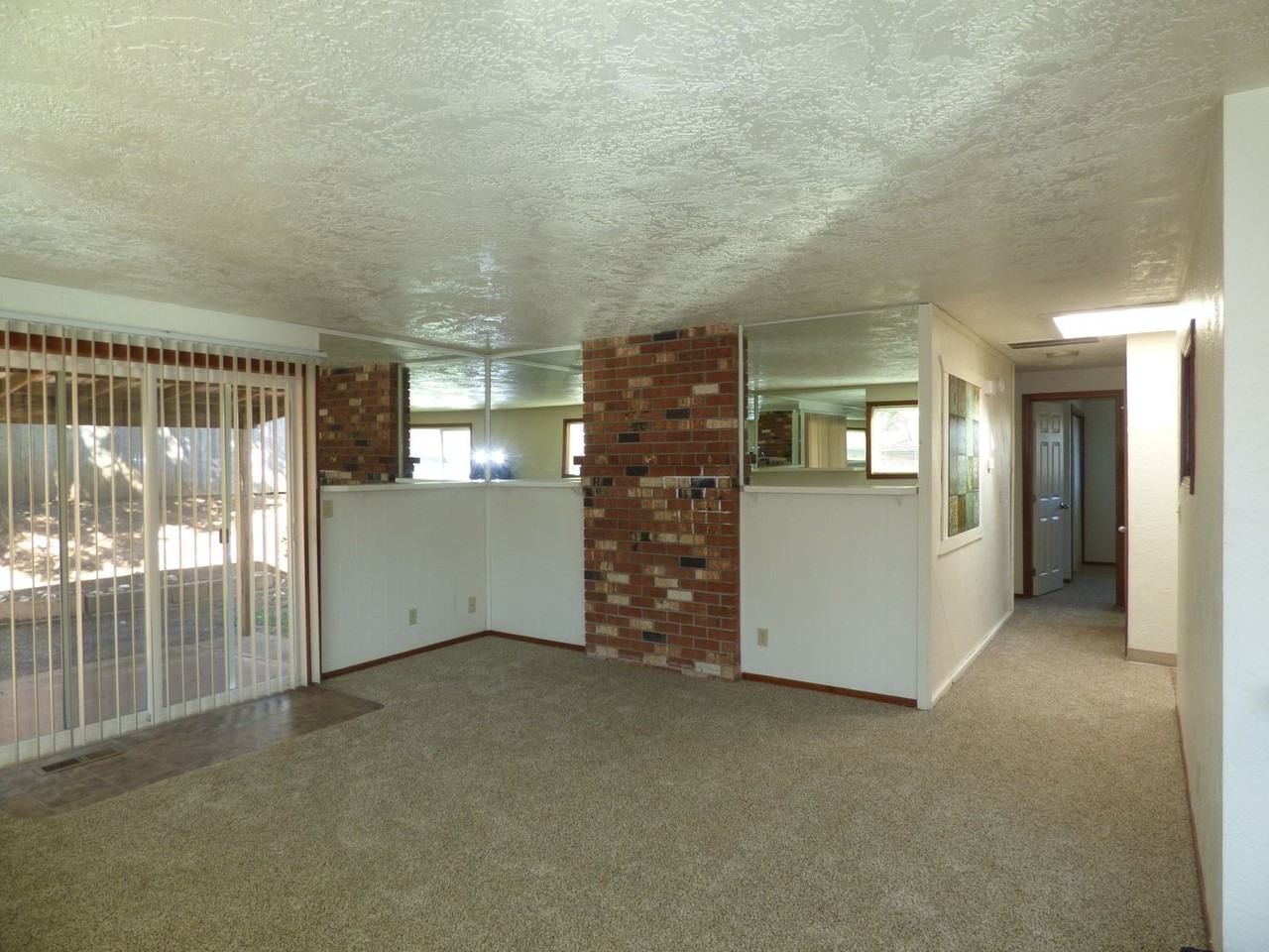2081 Elmwood Dr S - Photo 3 of 15