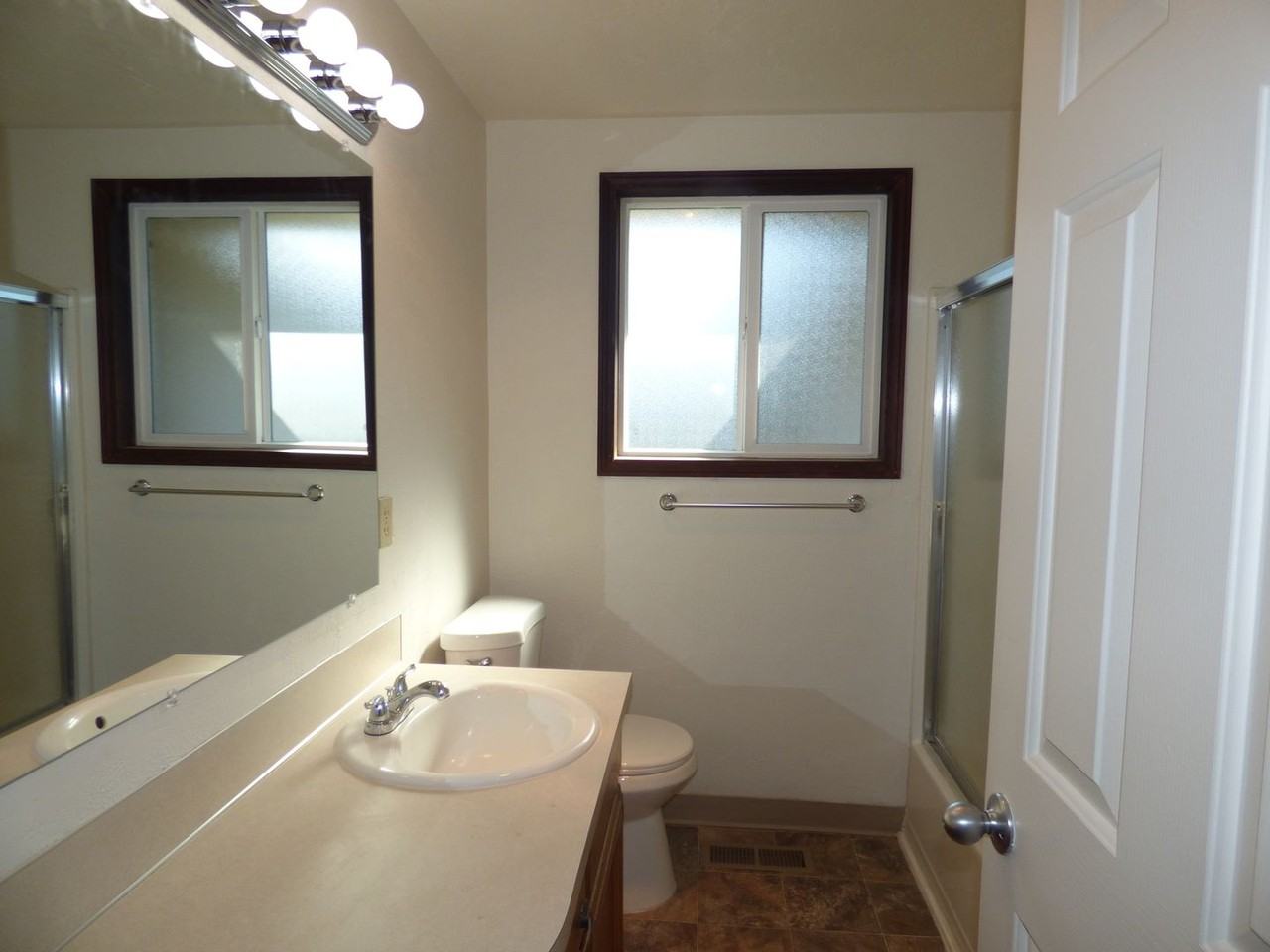 2081 Elmwood Dr S - Photo 7 of 15