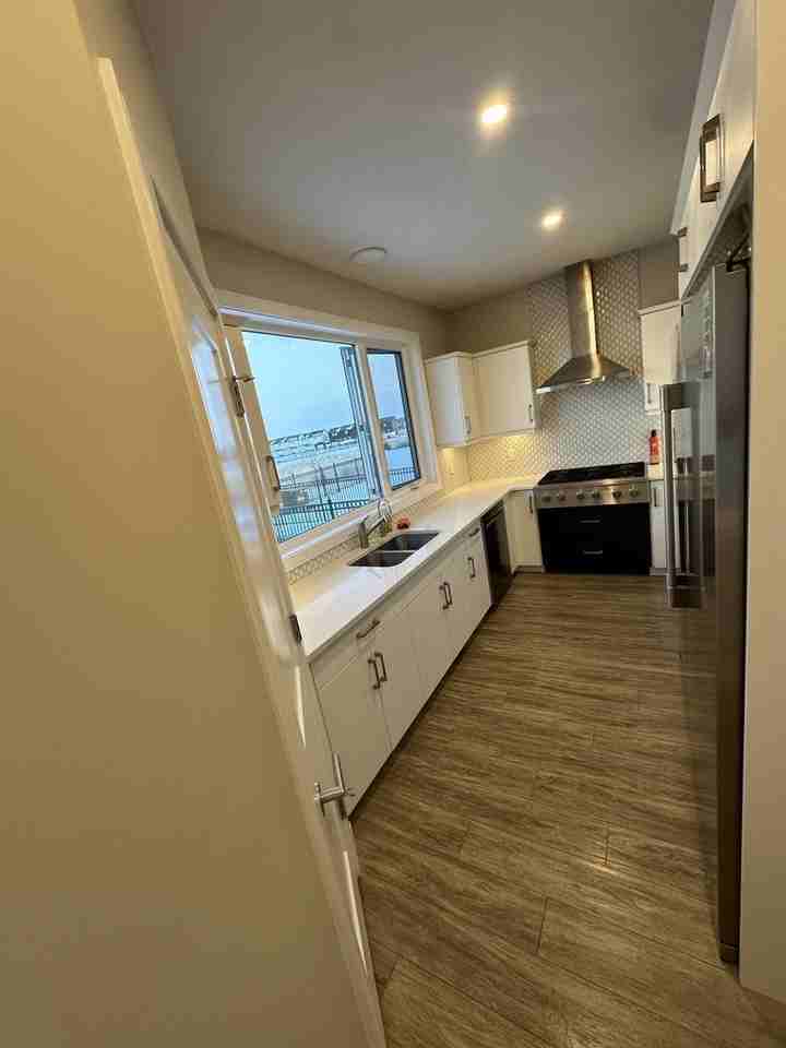 3312 Crosbie Cres #1 - Photo 3 of 16