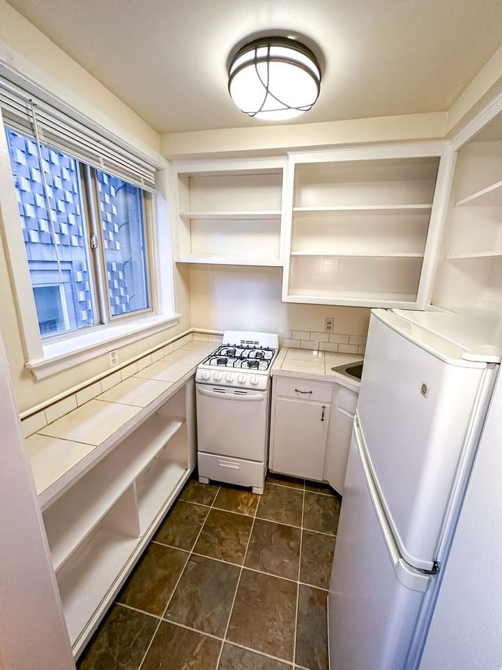 Regis Apartments - Photo 7 of 15