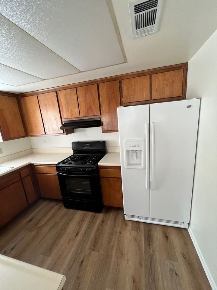 328 S Eureka St - Photo 6 of 18