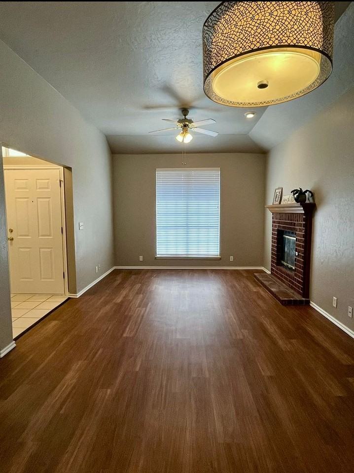 10517 Nw 45th St - Photo 4 of 22