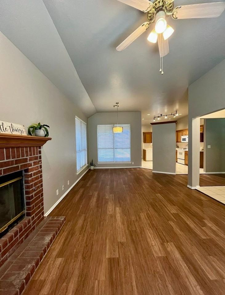 10517 Nw 45th St - Photo 5 of 22